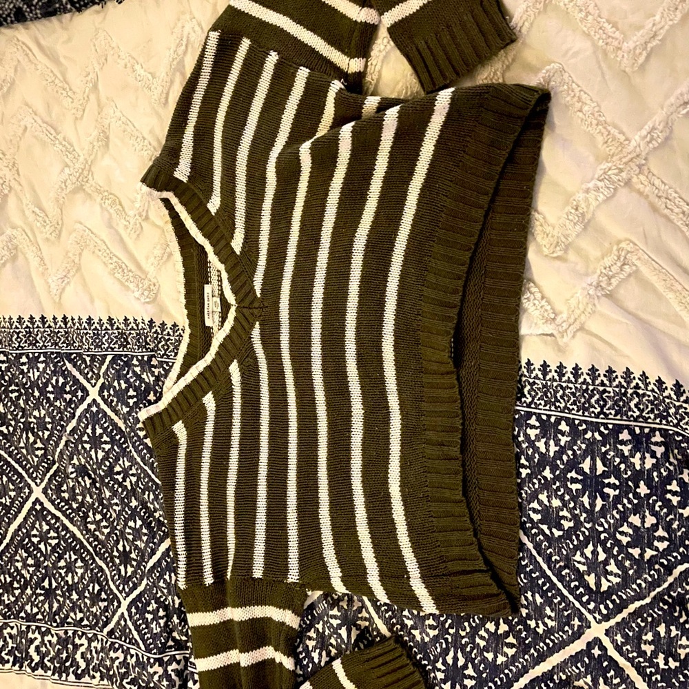 American Eagle Off the shoulder sweater